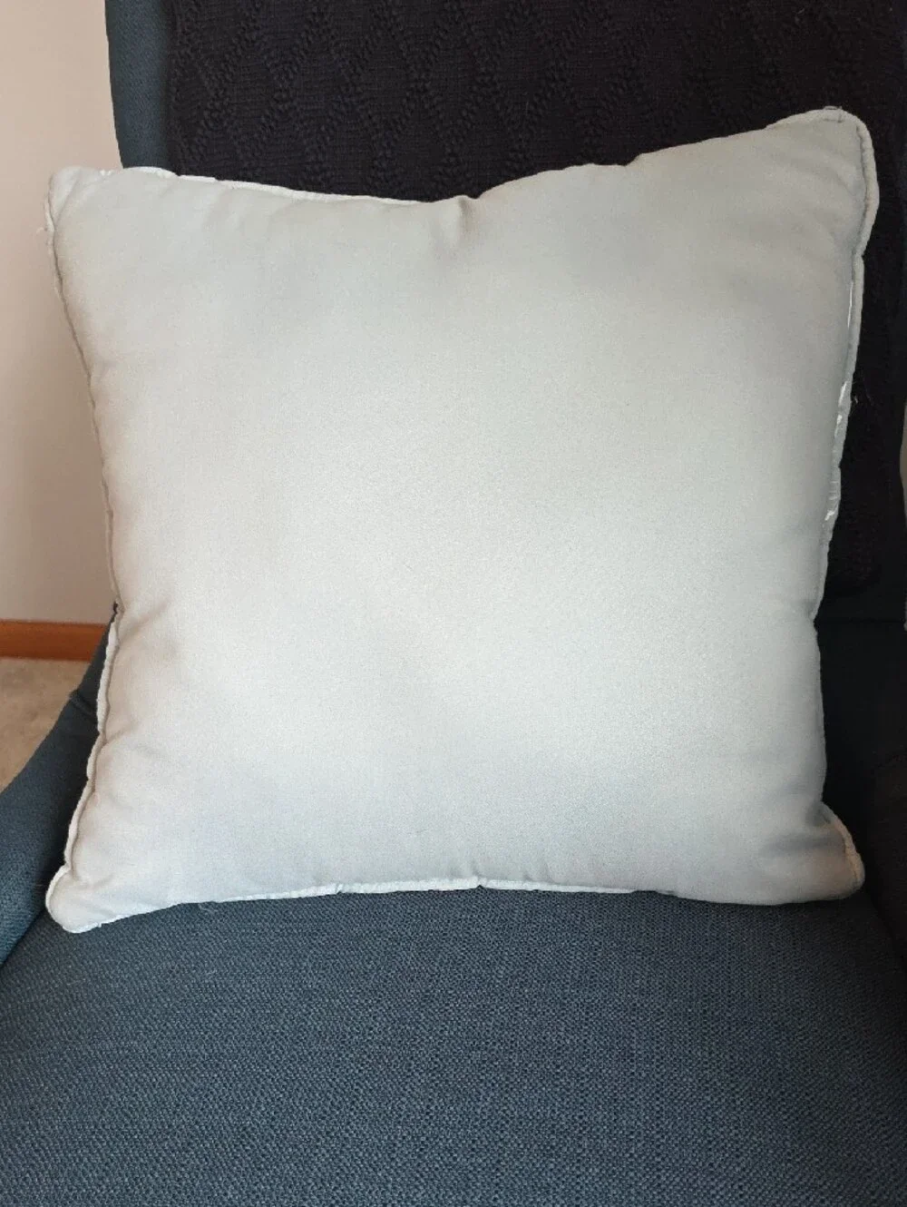 🌿 White Accent Pillow with Yellow & Teal Embroidered Medallions